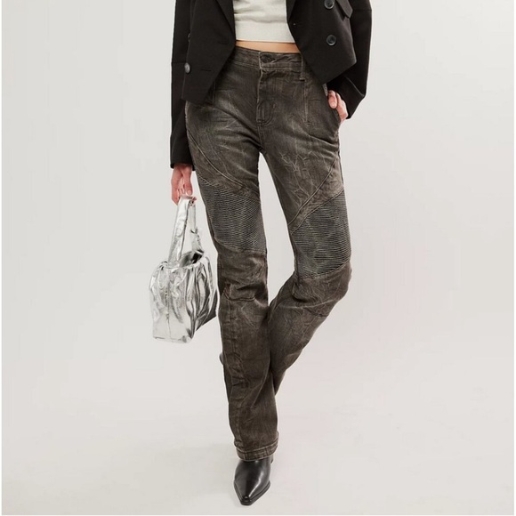 NWT Free People We the Free Vector Moto
Mid Rise Flare Jeans 🖤 Size 26 - Picture 4 of 5